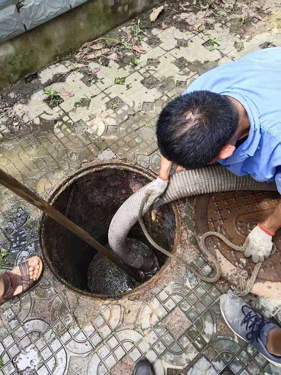 化糞池清掏 維護(hù)衛(wèi)生與安全的必要環(huán)節(jié)