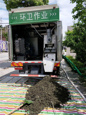 化糞池清理車與化糞池清掏車 雙重任務(wù)中的環(huán)保與效率',